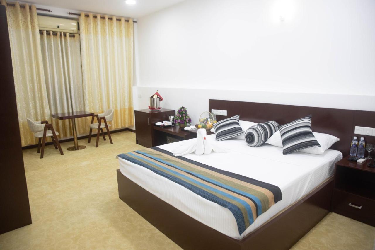 Hotel Kamrel Kurunegala Dış mekan fotoğraf