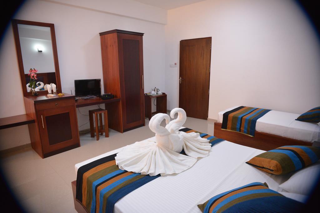 Hotel Kamrel Kurunegala Dış mekan fotoğraf