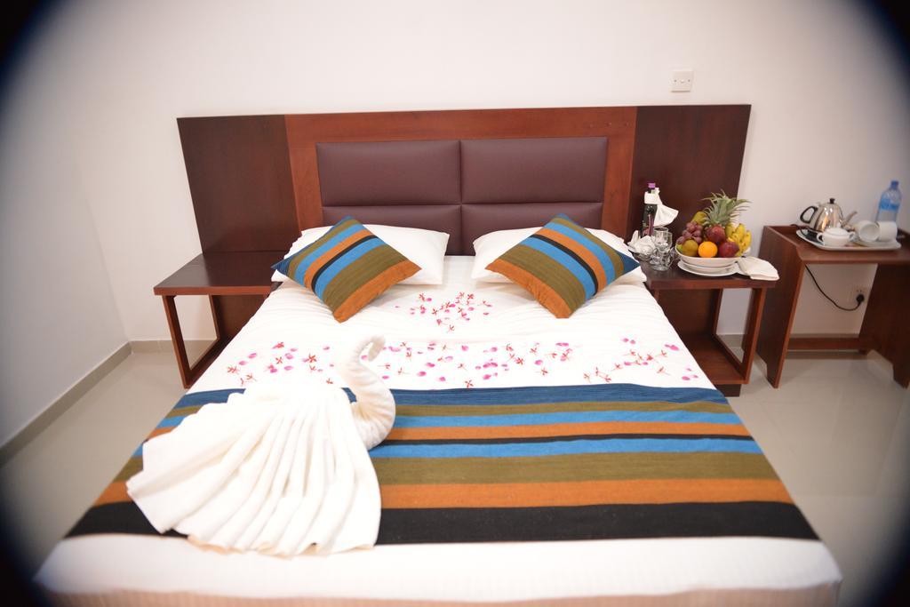 Hotel Kamrel Kurunegala Oda fotoğraf