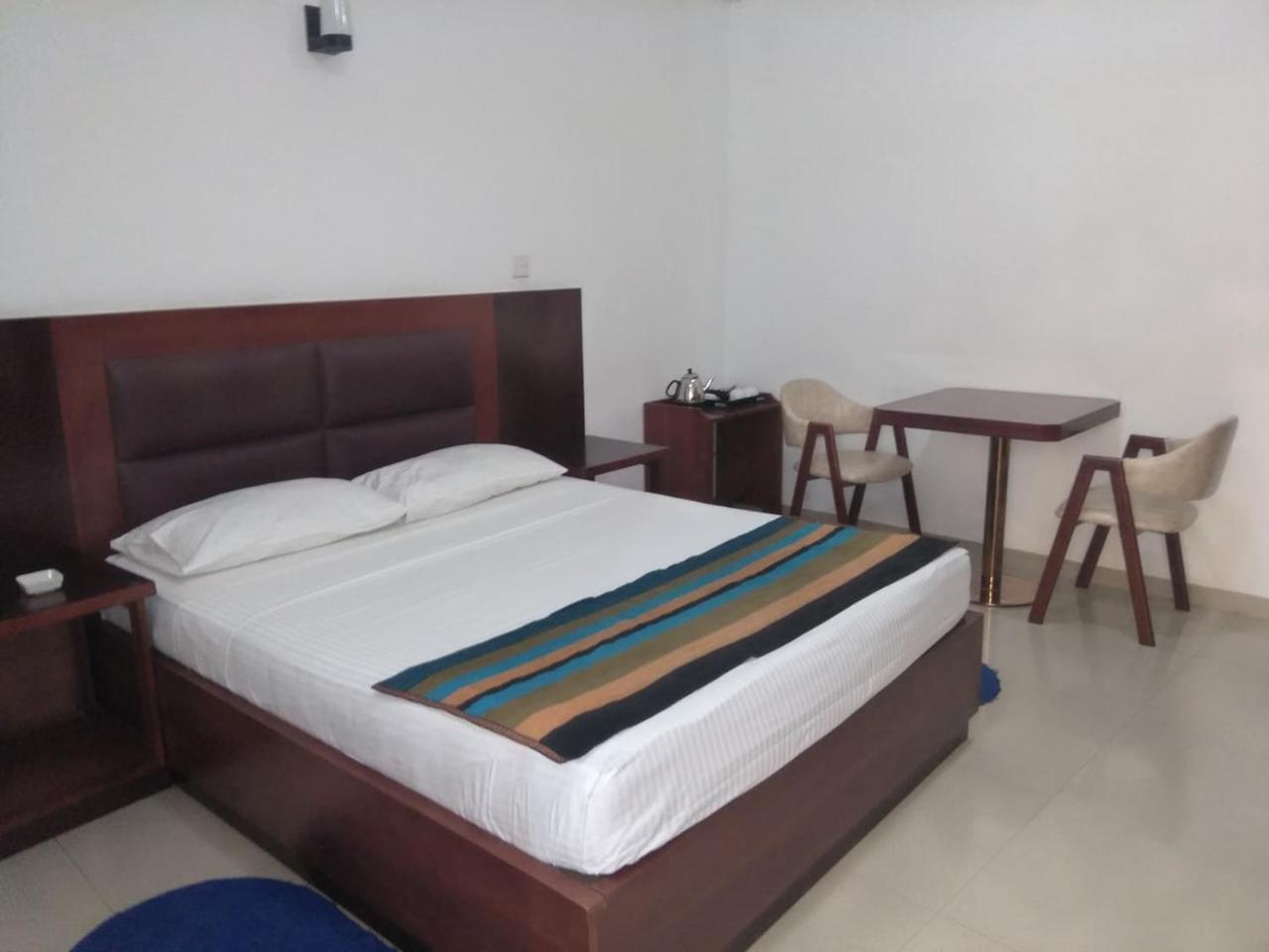 Hotel Kamrel Kurunegala Dış mekan fotoğraf