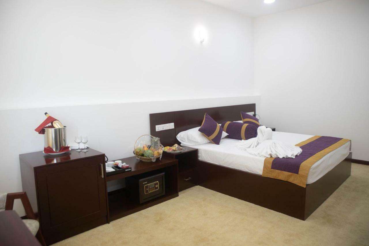Hotel Kamrel Kurunegala Dış mekan fotoğraf